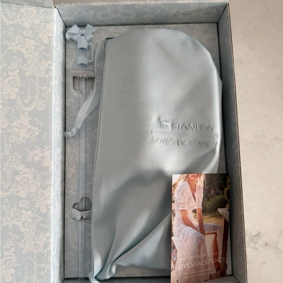 Stanley LoveShackFancy Toscana Alpine Blue 40oz - Picture 4 of 7